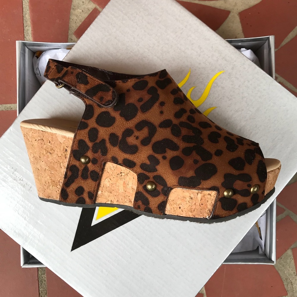 NIB VOLATILE LEOPARD WEDGES - SIZE 6